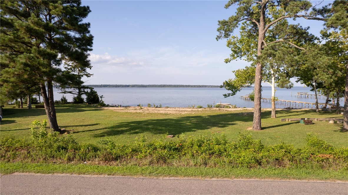 Property Photo: 933 Pleasant Point Road VA 23883