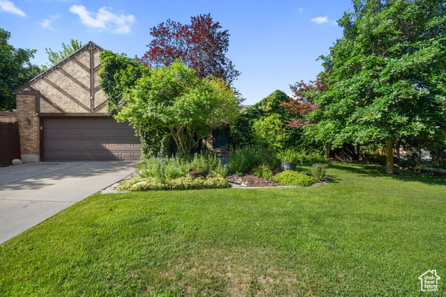 Property Photo: 8916 S Cobble Crest Ln E UT 84093