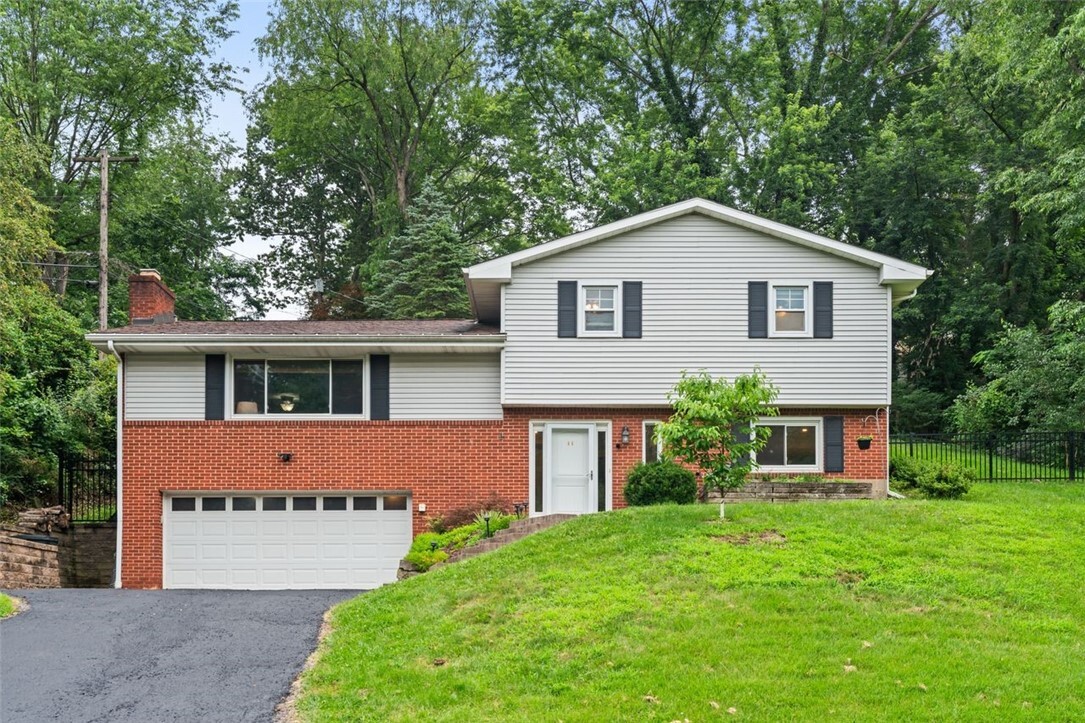 Property Photo: 4 Thornridge Rd PA 15202