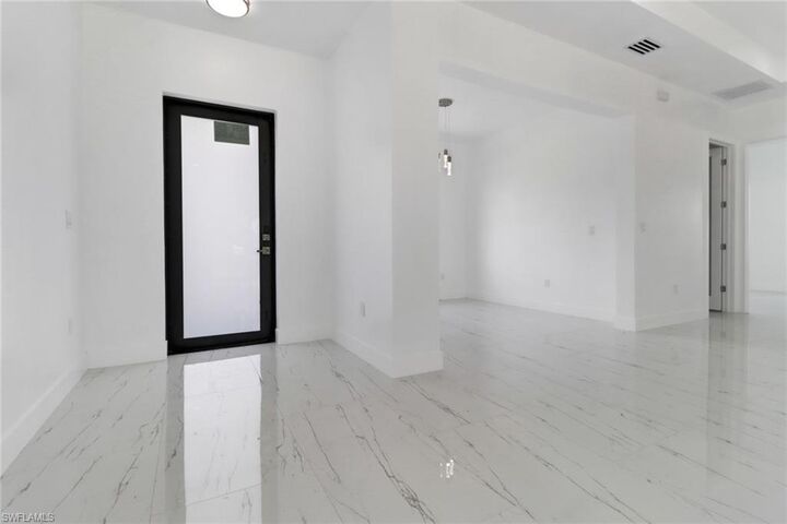 Property Photo: 2911 28th St SW FL 33976