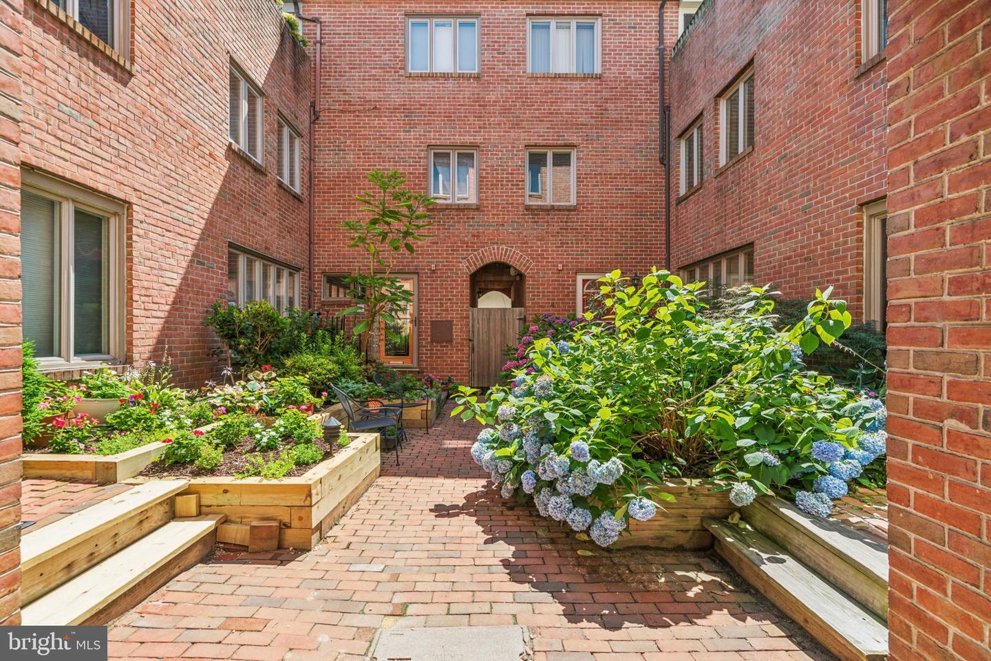 Property Photo: 751 S 3rd Street PA 19147