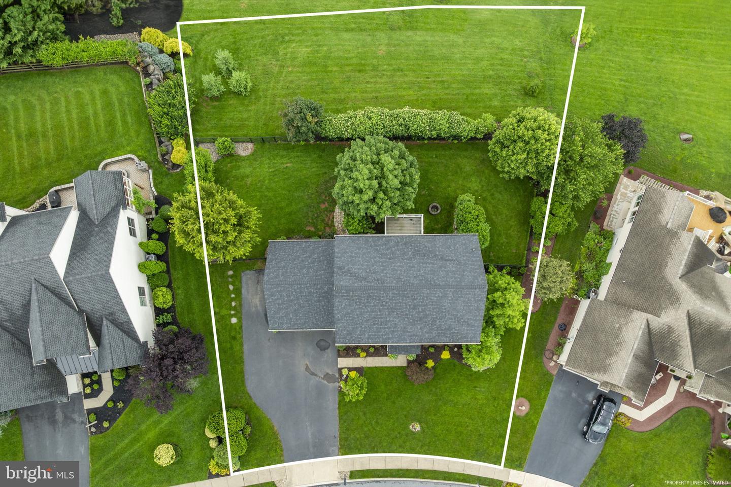 Property Photo:  4 Surrey Drive  PA 17578 