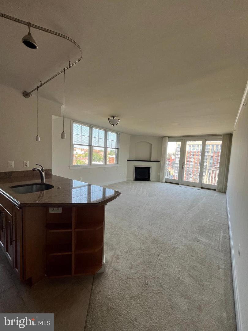 Property Photo: 1325 N Pierce Street 501 VA 22209