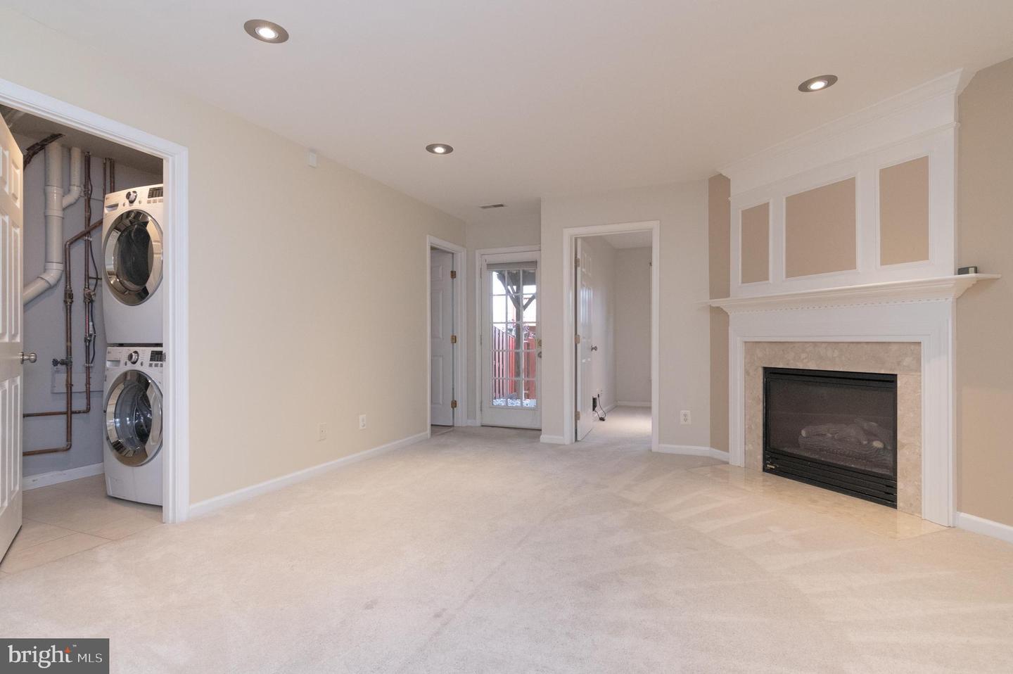 Property Photo: 6313 Burgundy Leaf Lane VA 22312