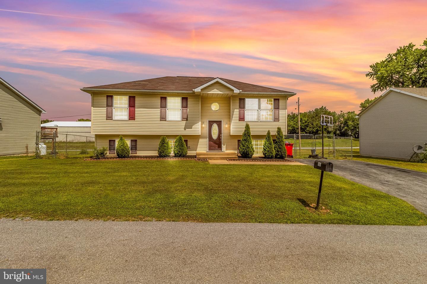 Property Photo: 207 Preston Place WV 25438