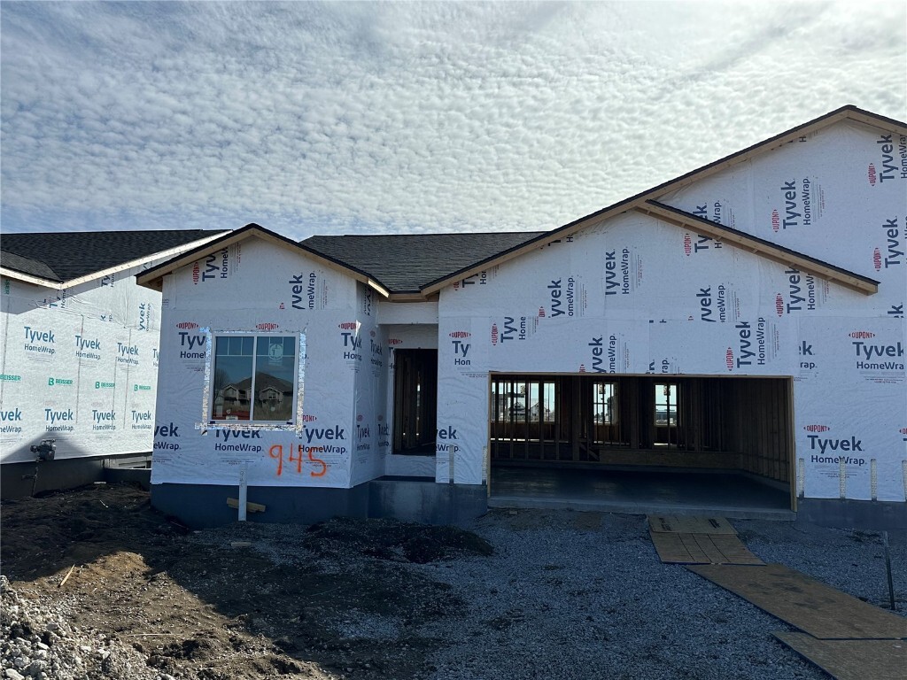 Property Photo: 955 Eisenhower Boulevard IA 52317
