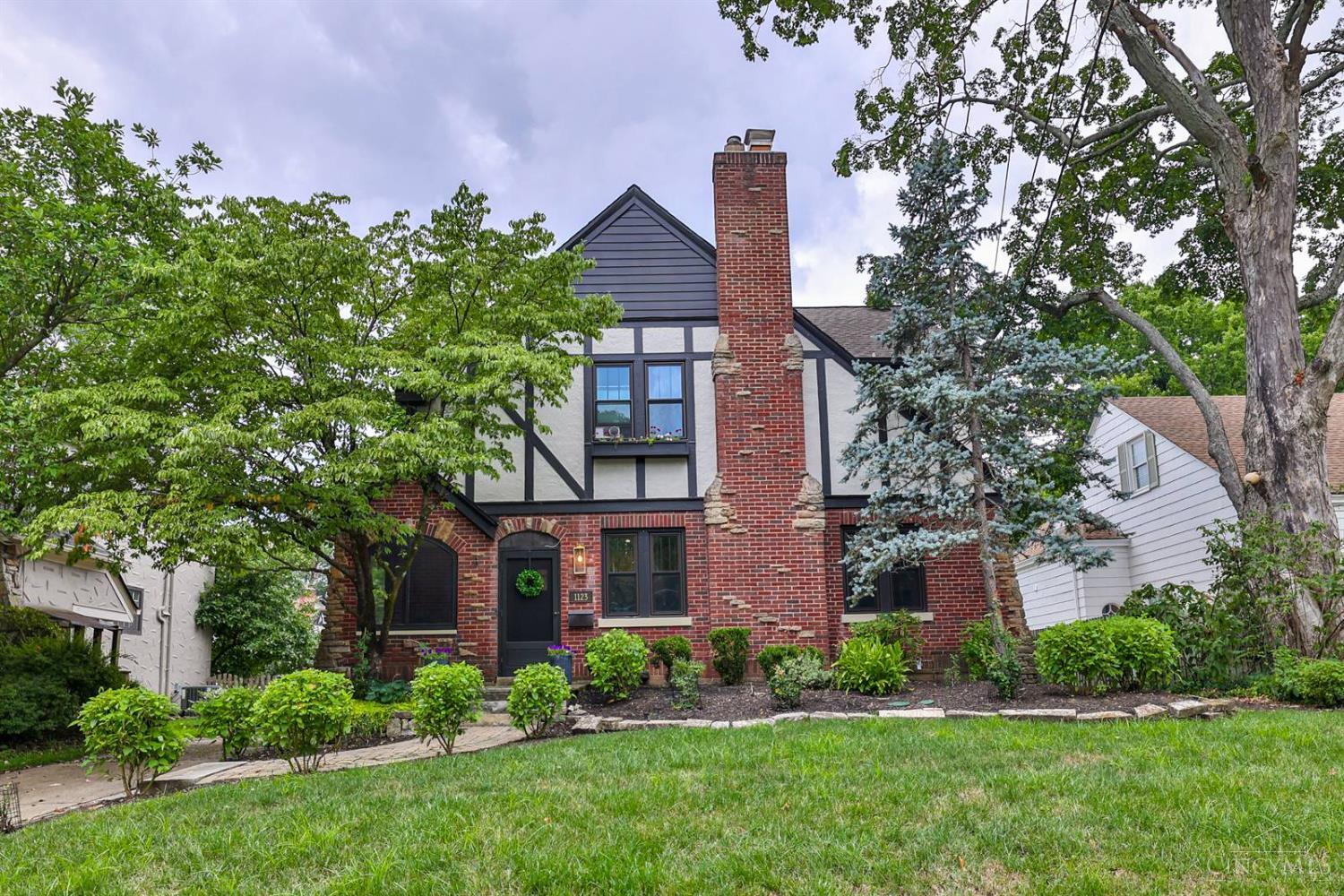 Property Photo: 1123 Salisbury Drive OH 45226