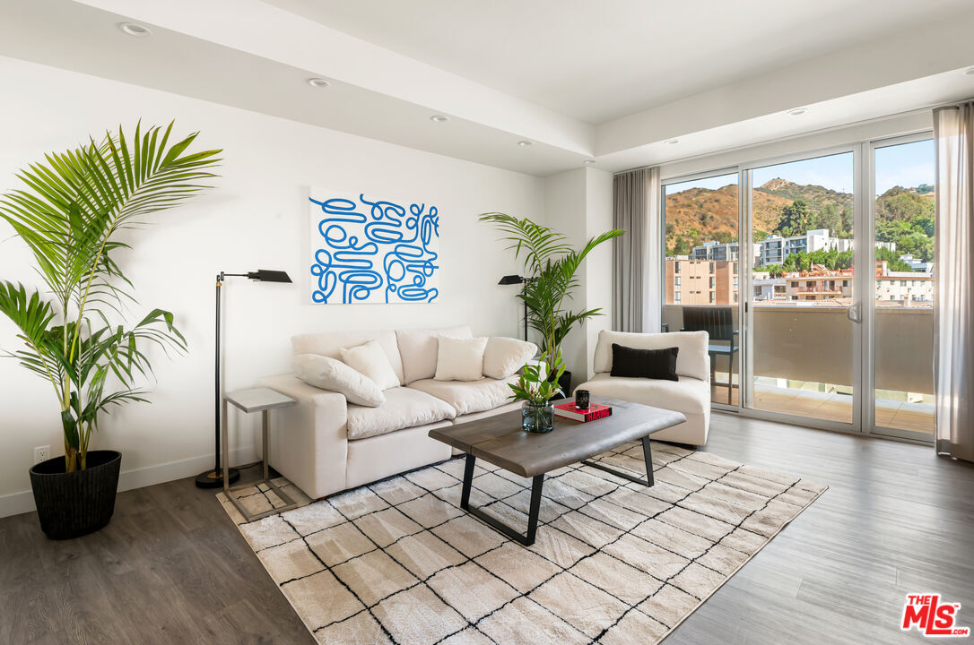 Property Photo: 7250 Franklin Ave CA 90046