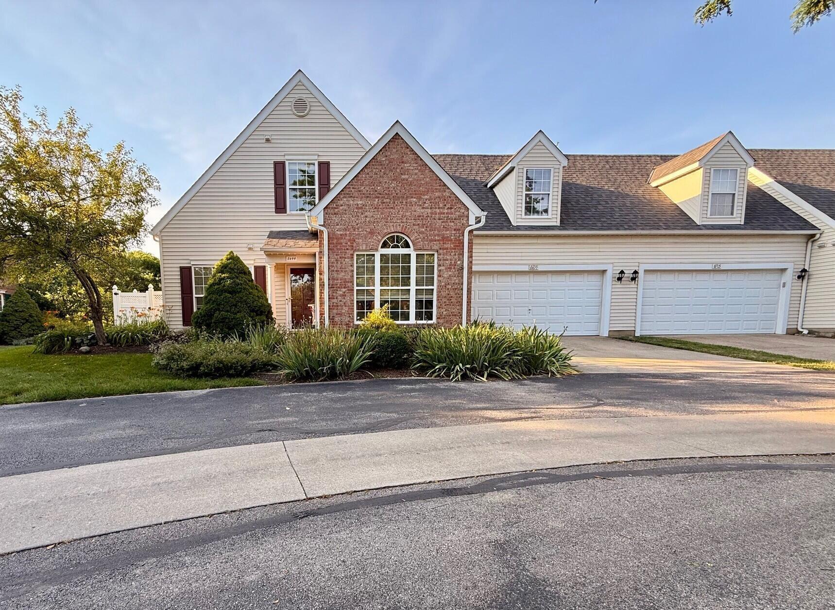 Property Photo:  8699 Lazelle Commons Drive  OH 43035 