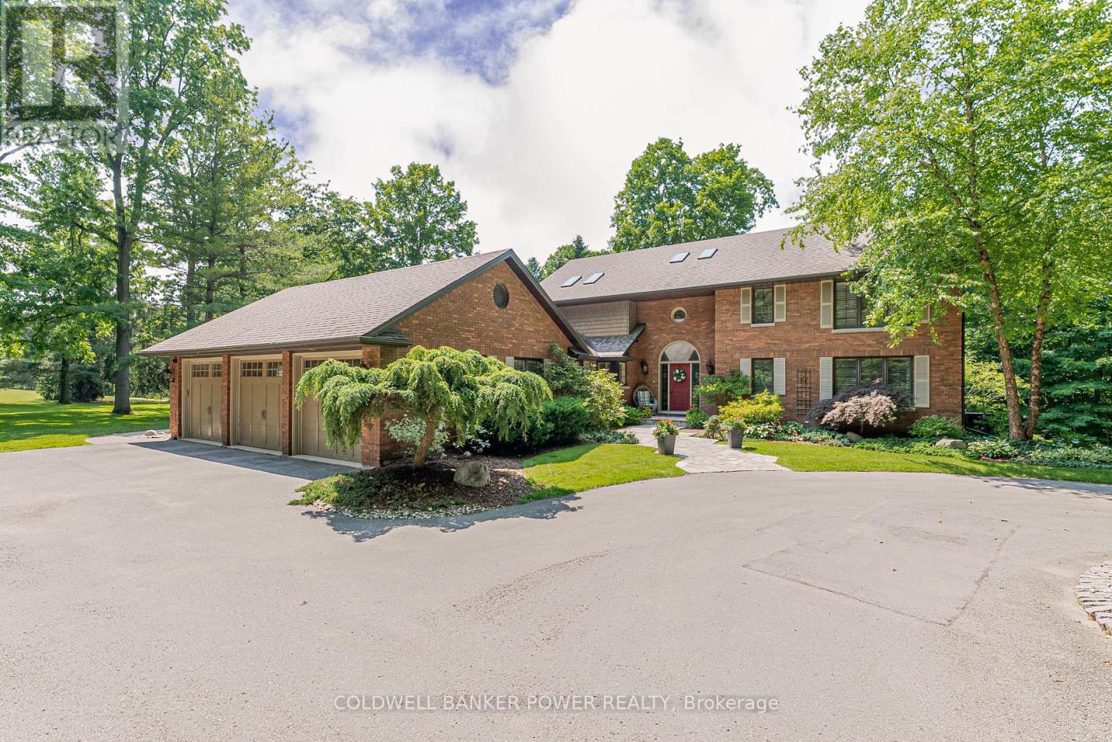 Property Photo: 11 Old Oak Lane ON N6K 3S6