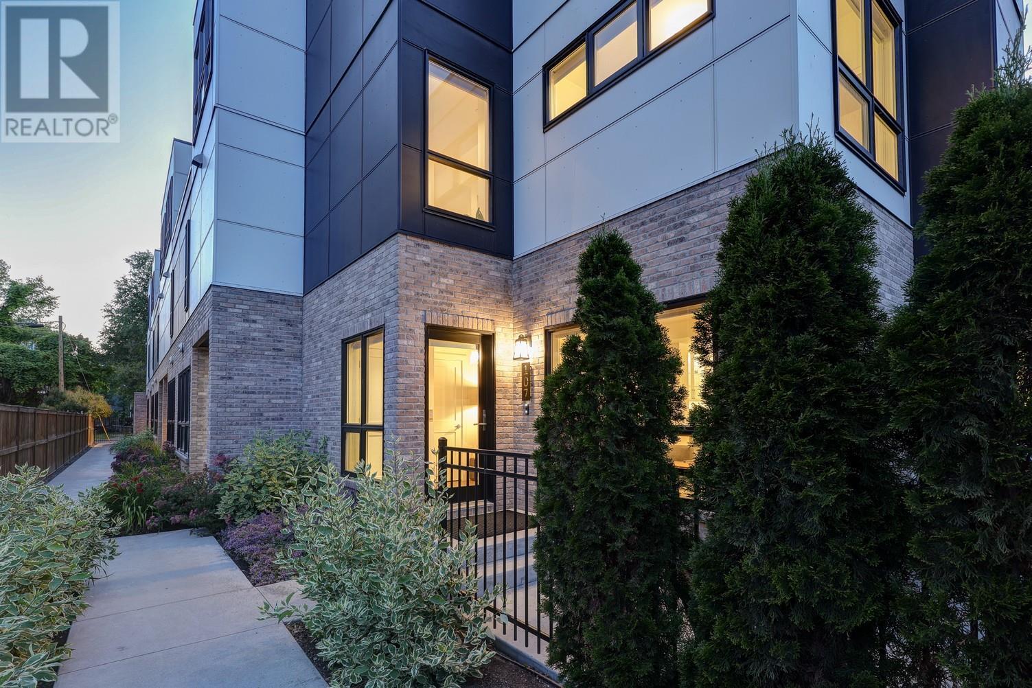 Photo de la propriété: 1308 Richter Street 107 BC V1Y 2L3