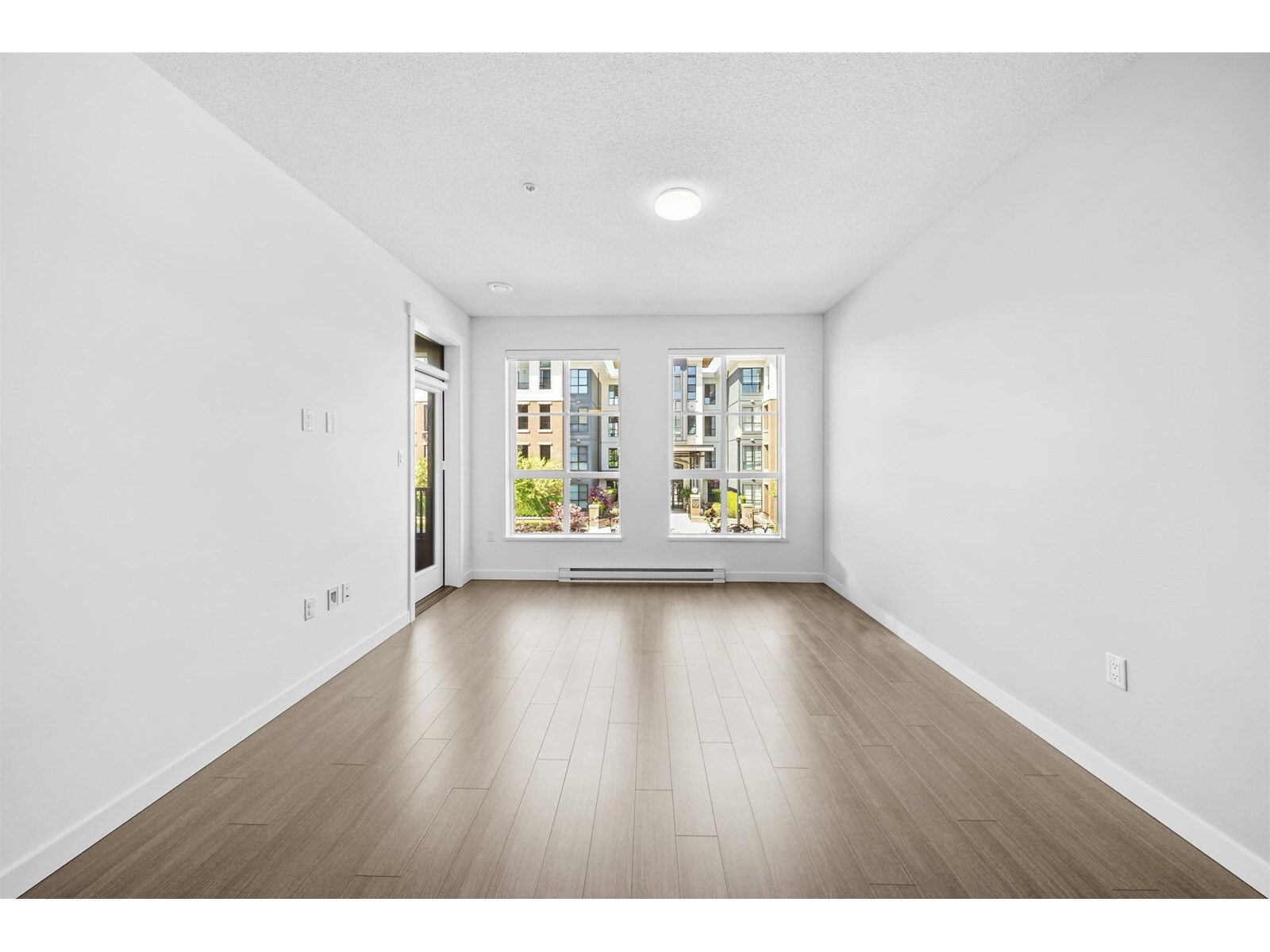 Property Photo: 15168 33rd 217 BC V3Z 0N7