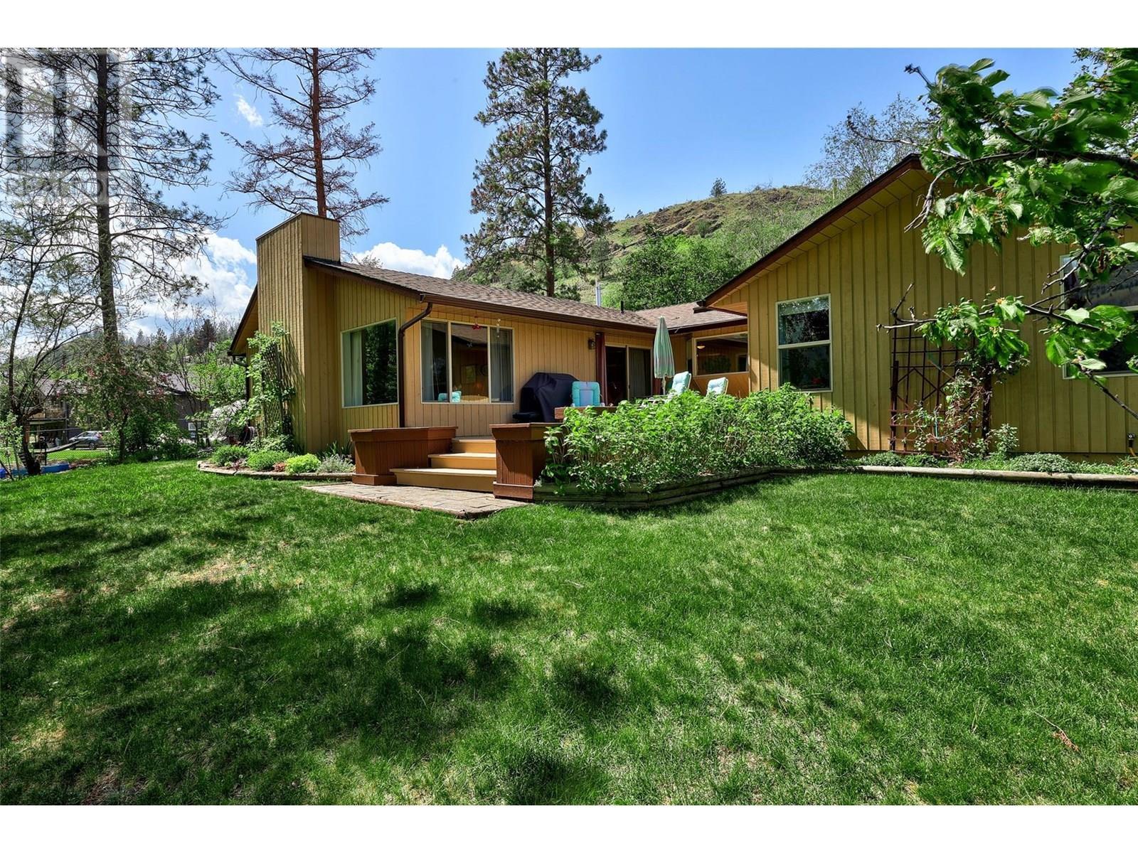 Property Photo: 4611 Westsyde Road BC V2B 8N3