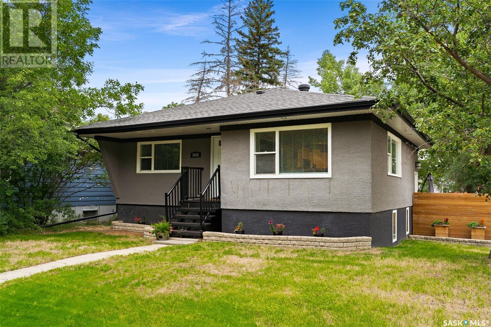 Photo de la propriété: 3802 20th Avenue SK S4S 0P4