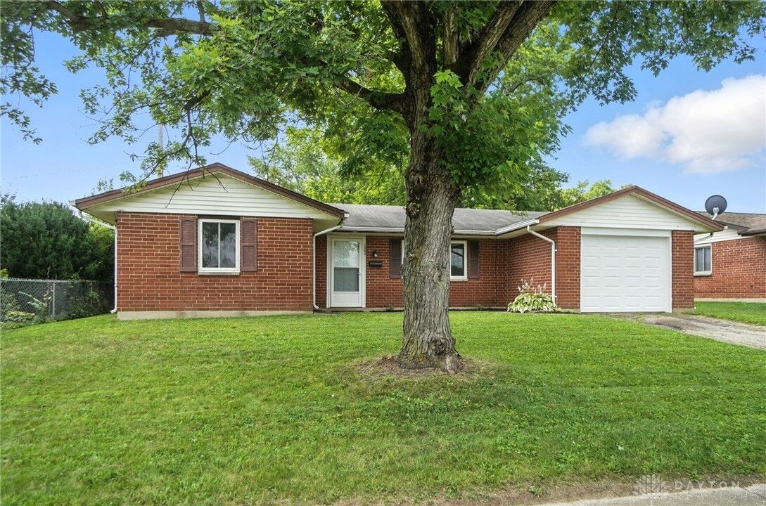 Property Photo: 1393 Seminole Drive OH 45385