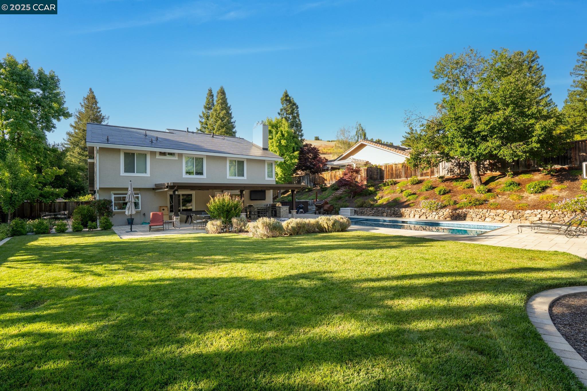 Property Photo: 1227 Dutch Mill Dr CA 94526