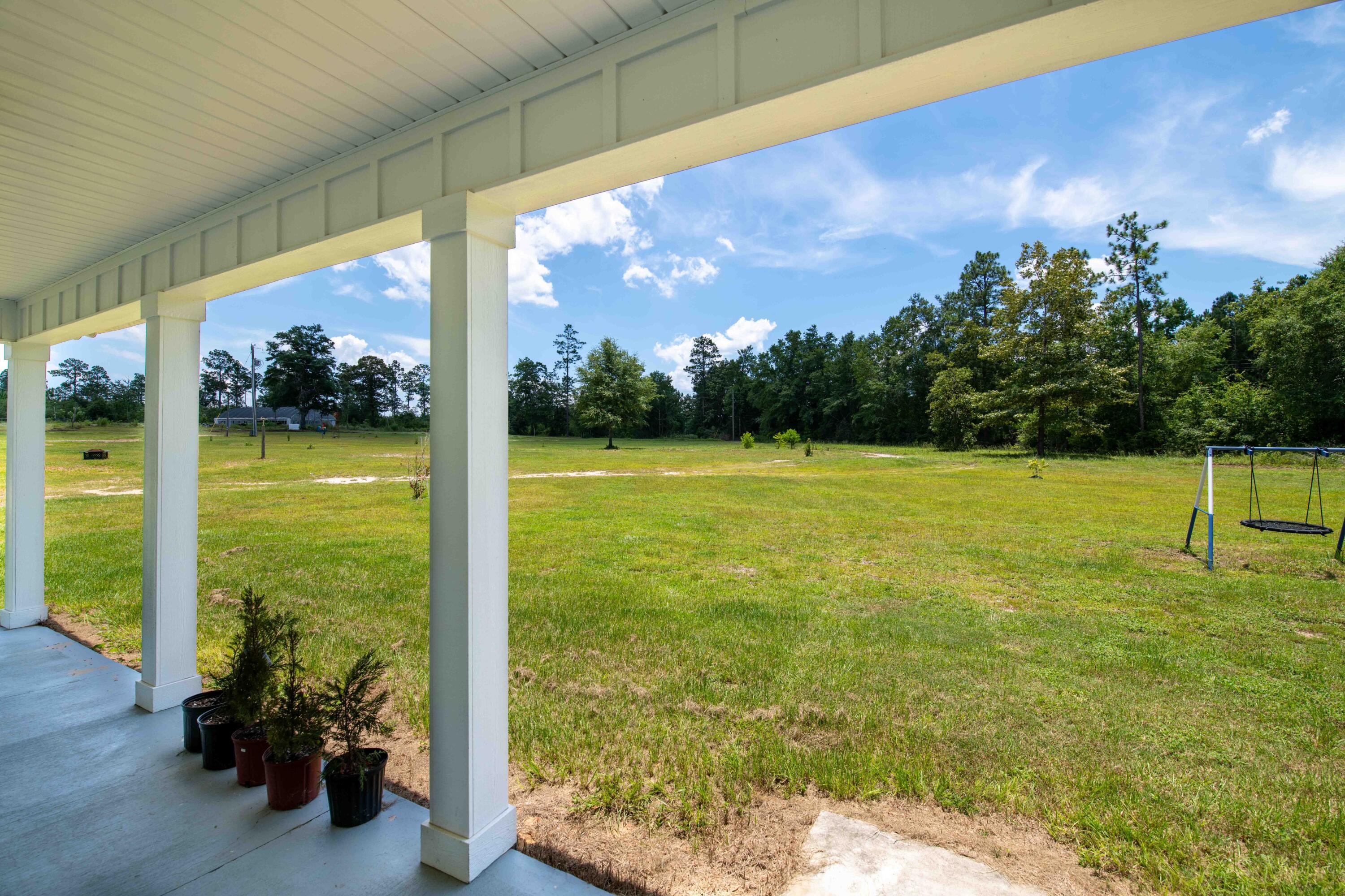 Property Photo: 6251 Highway 4 FL 32531