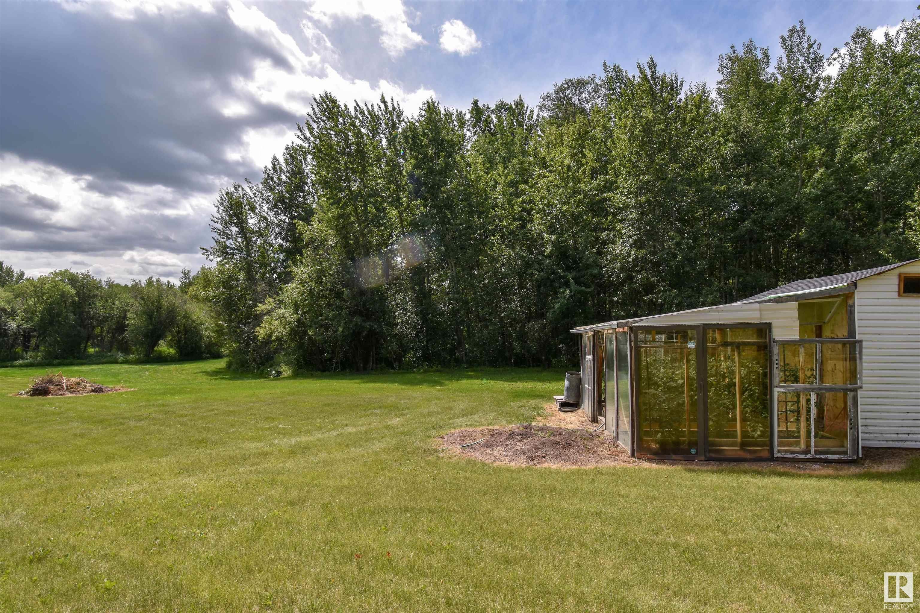 Property Photo: 3, 54429 Ste. Anne Trail AB T0E 0A0
