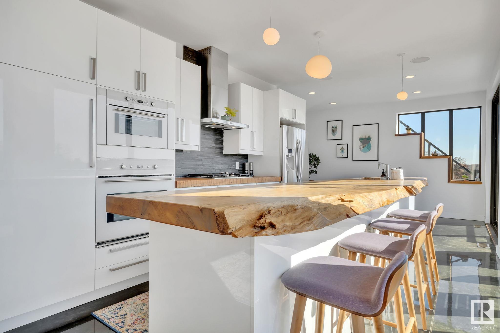 9457 100A Avenue NW  Edmonton AB T5H 0A6 photo