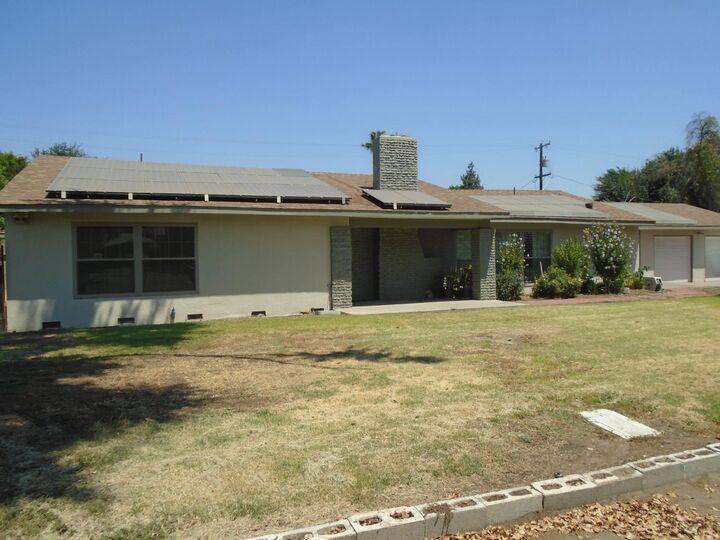 Property Photo:  935 S Park Circle Drive  CA 93727