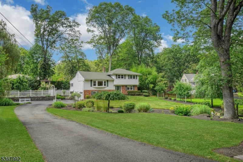 Property Photo: 6 Holiday Dr NJ 07950