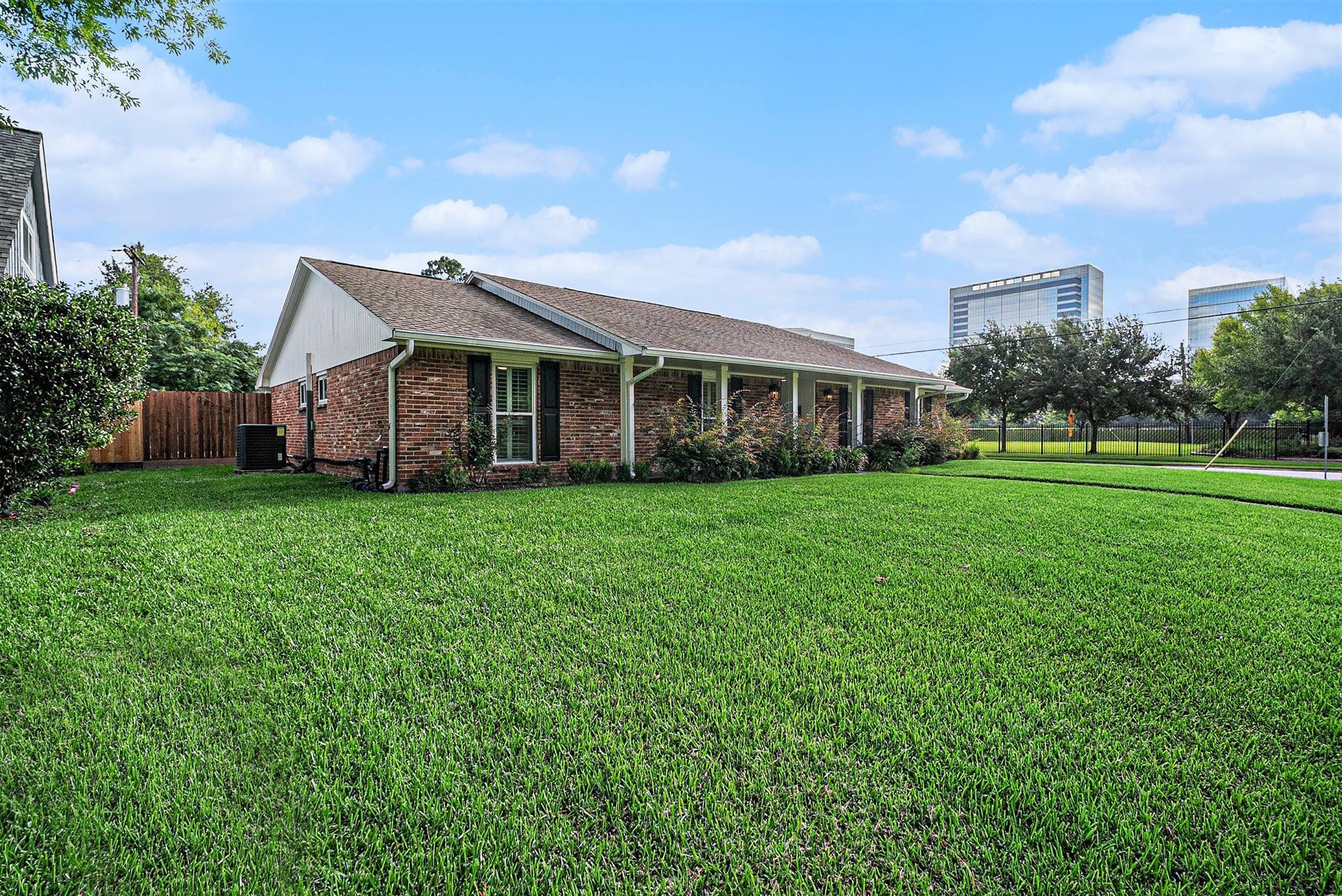 Property Photo: 10602 Del Monte Drive TX 77042