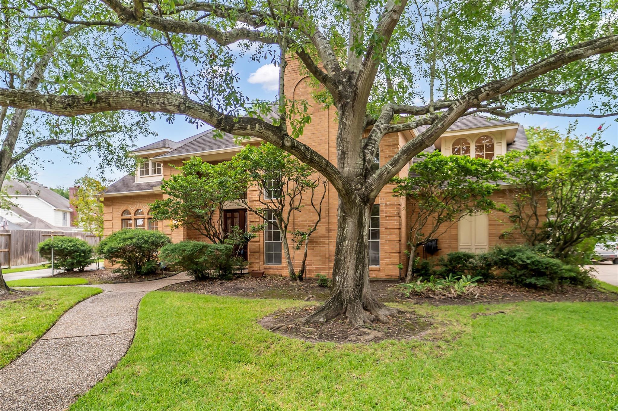 Property Photo: 1711 Oak Royal Drive TX 77450