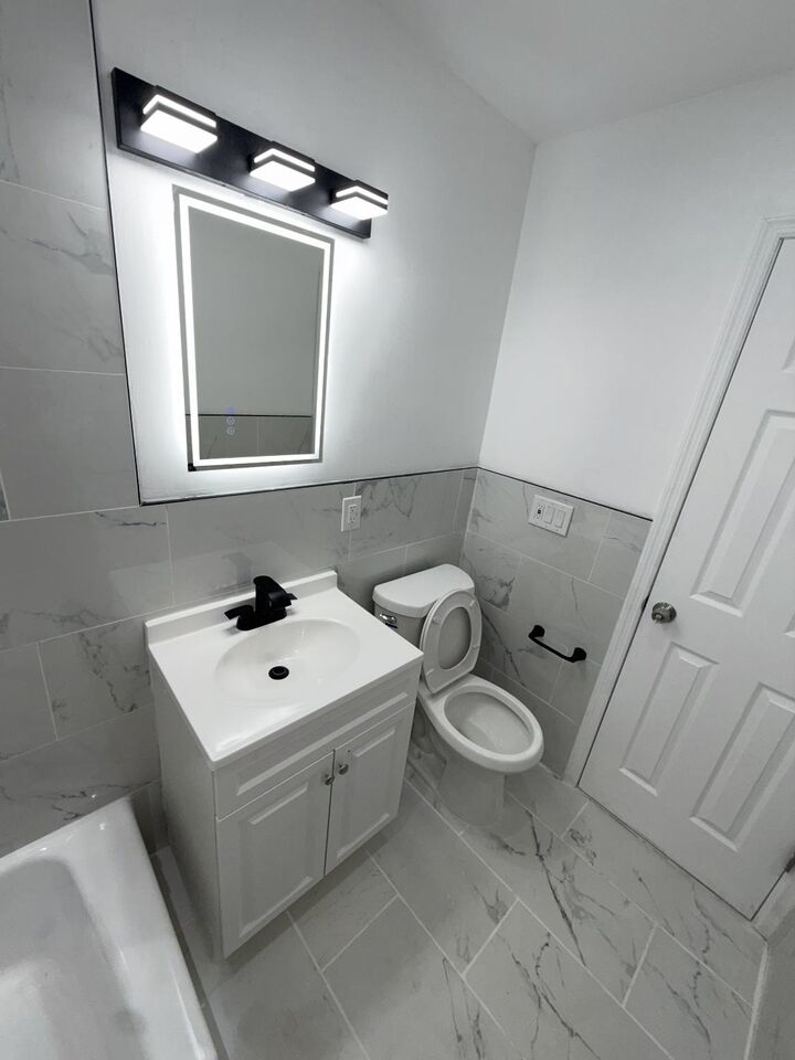 Property Photo:  92 Oak St Apt 2  NJ 07002 