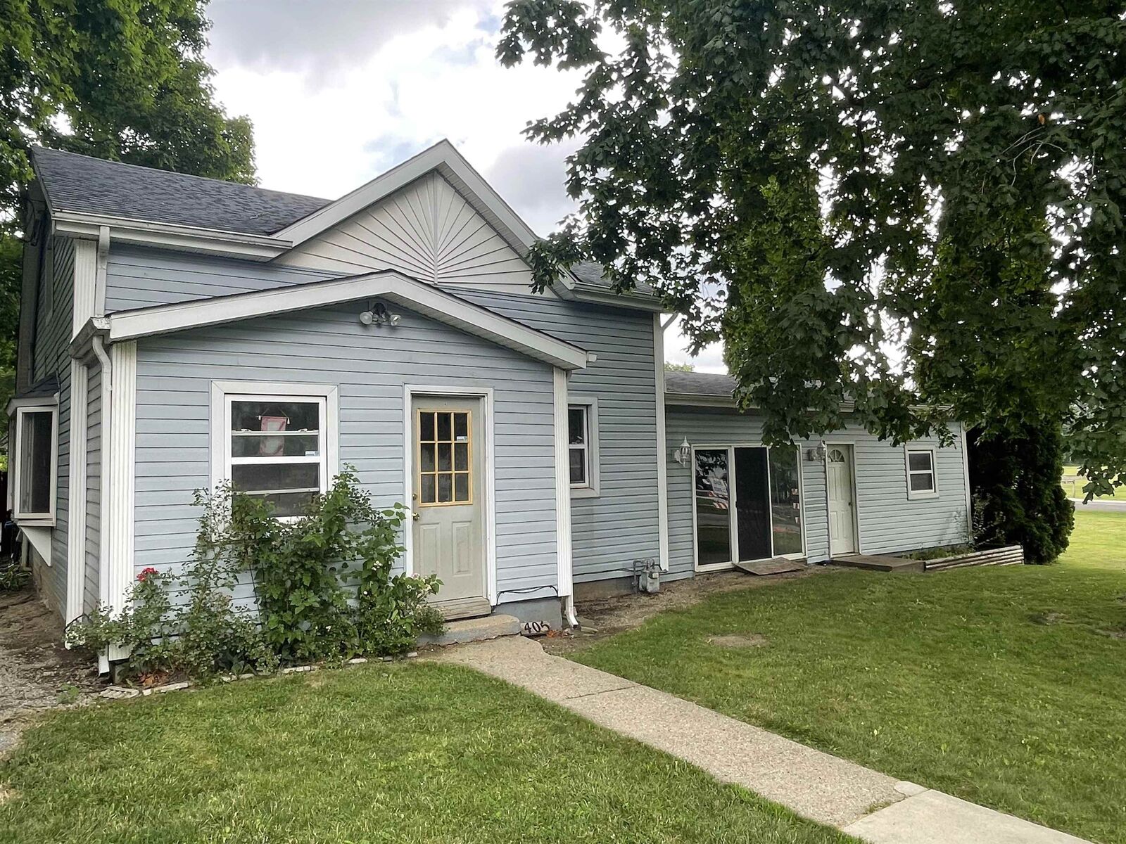 Property Photo: 405 E North Street IN 46737