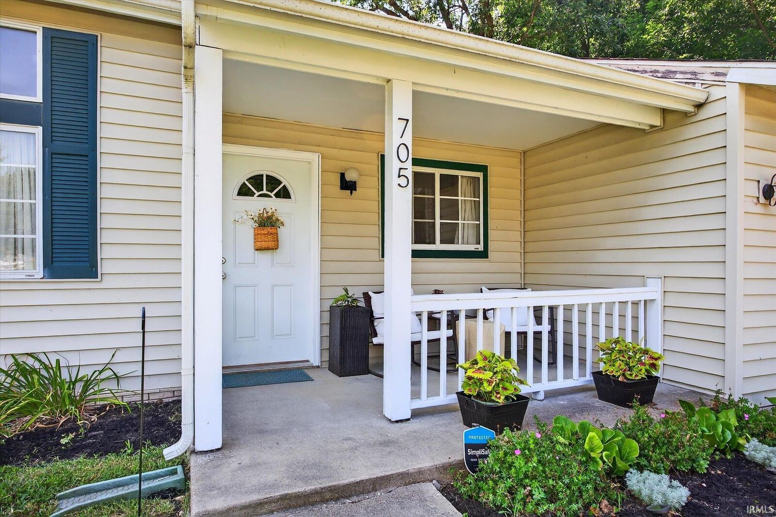 Property Photo:  705 N Hanover Glen  IN 47429-1069 