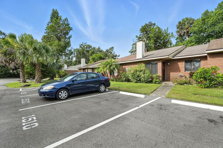 Property Photo:  1512 Heritage Lane  FL 32117 