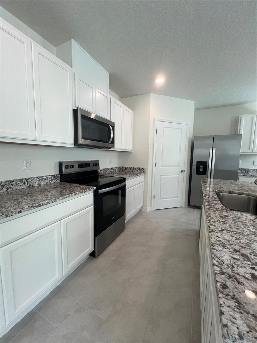 Property Photo: 190 Amberwood Way FL 32784