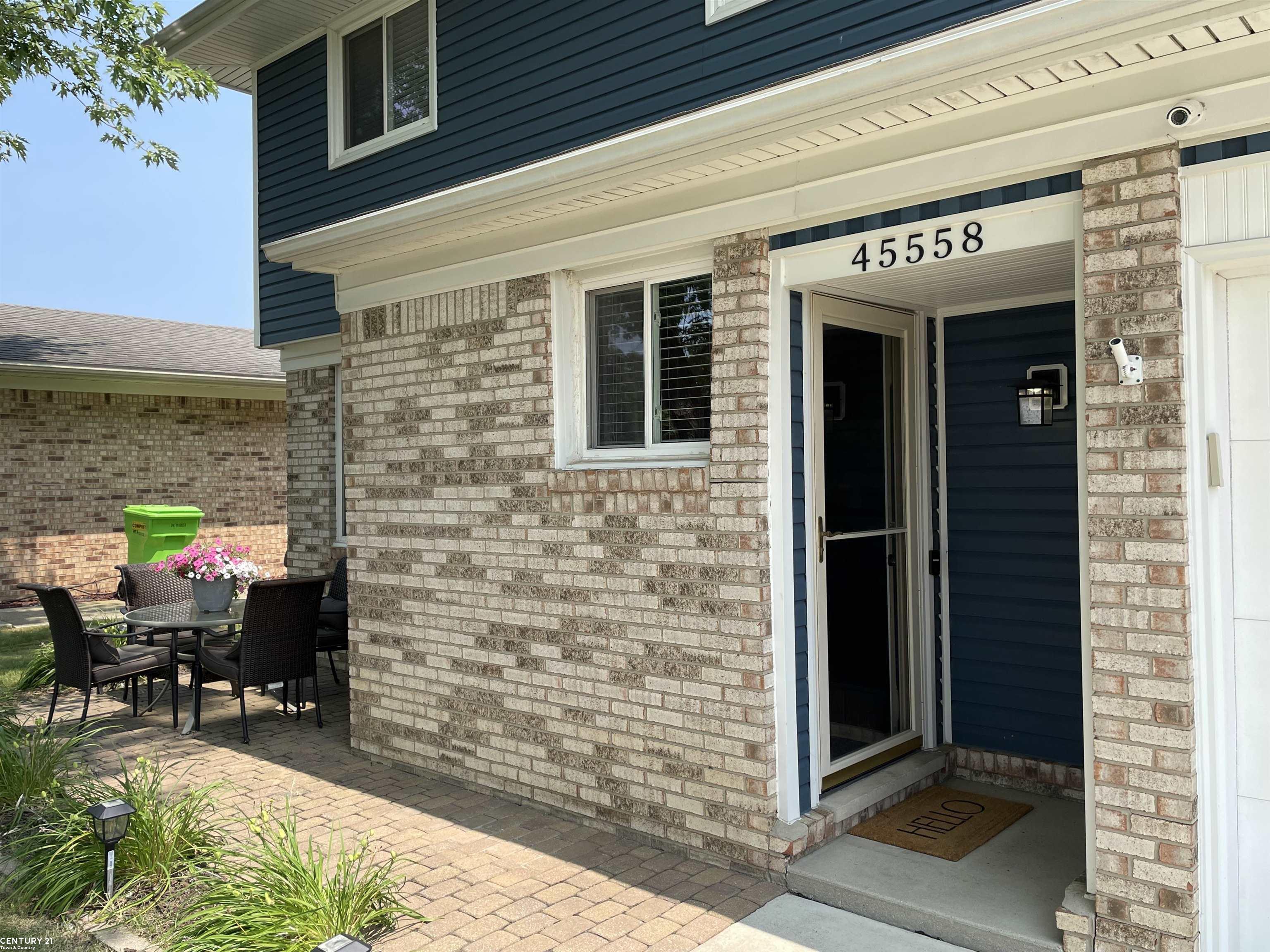 Property Photo: 45558 Heatherwoode Lane MI 48044