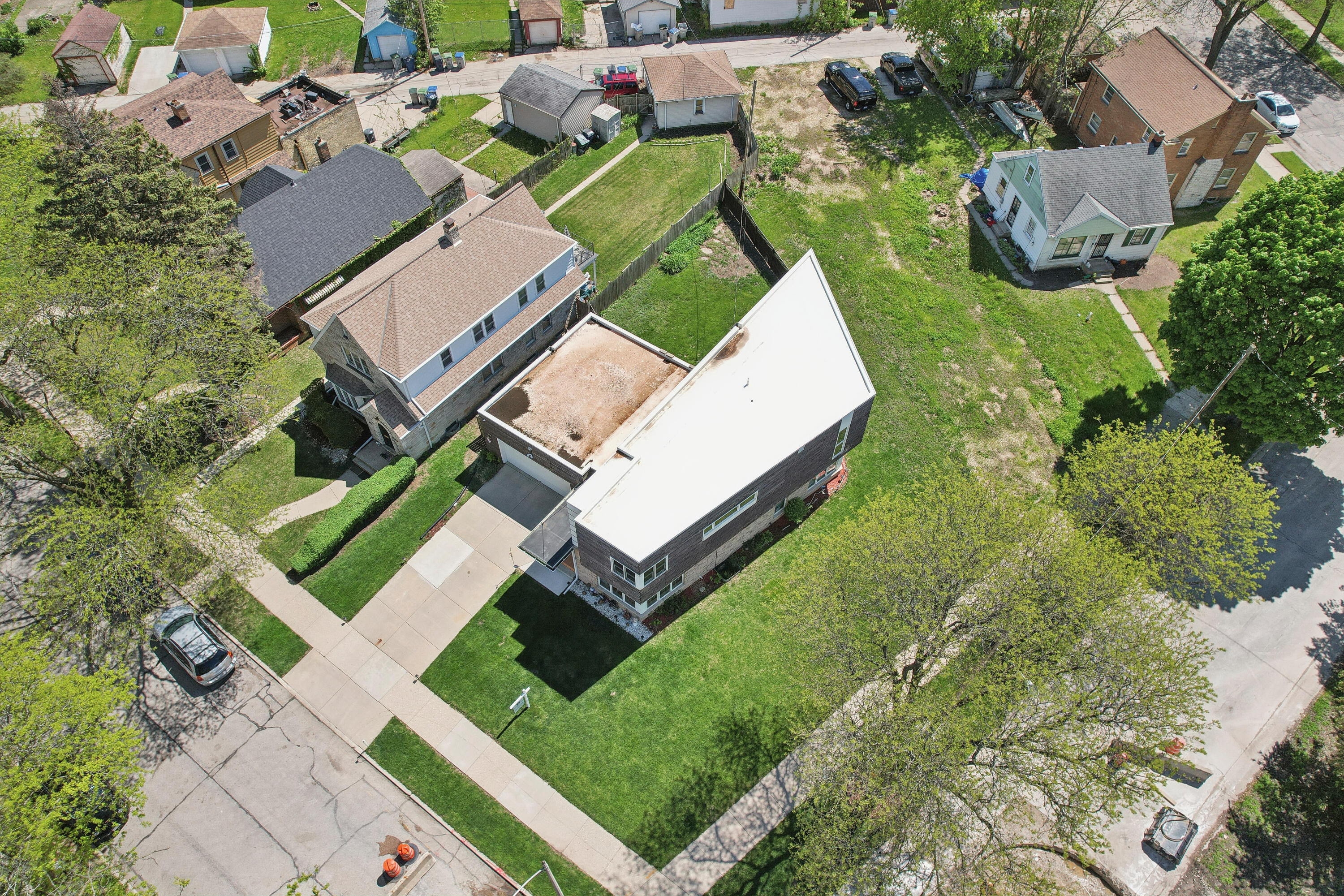 Property Photo: 4647 W Scranton Pl WI 53216