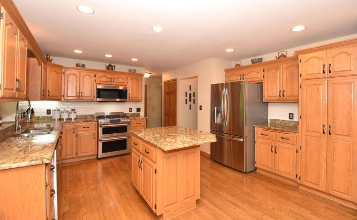 Property Photo: 4562 W Martinton Ct WI 53132