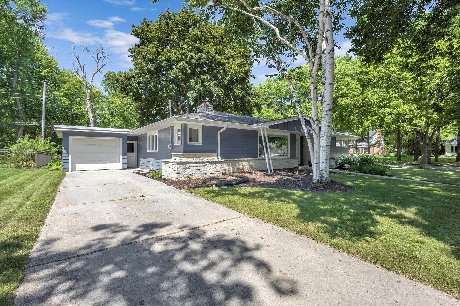 Property Photo:  W57n793 Hawthorne Ave  WI 53012 