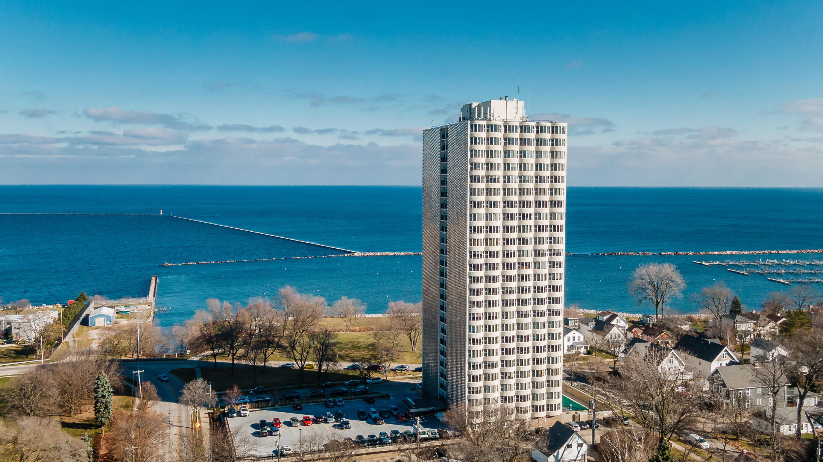 2525 S Shore Dr 6B  Milwaukee WI 53207 photo