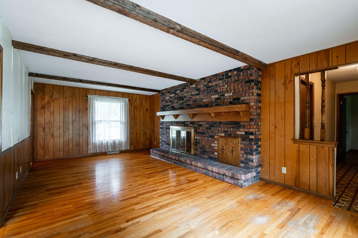 Property Photo:  821 Buckingham Cir  WI 53029 