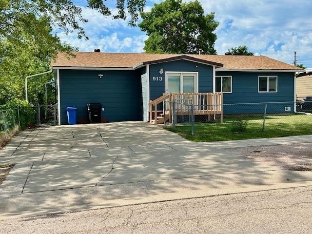 Property Photo:  913 E Saint Francis  SD 57701 