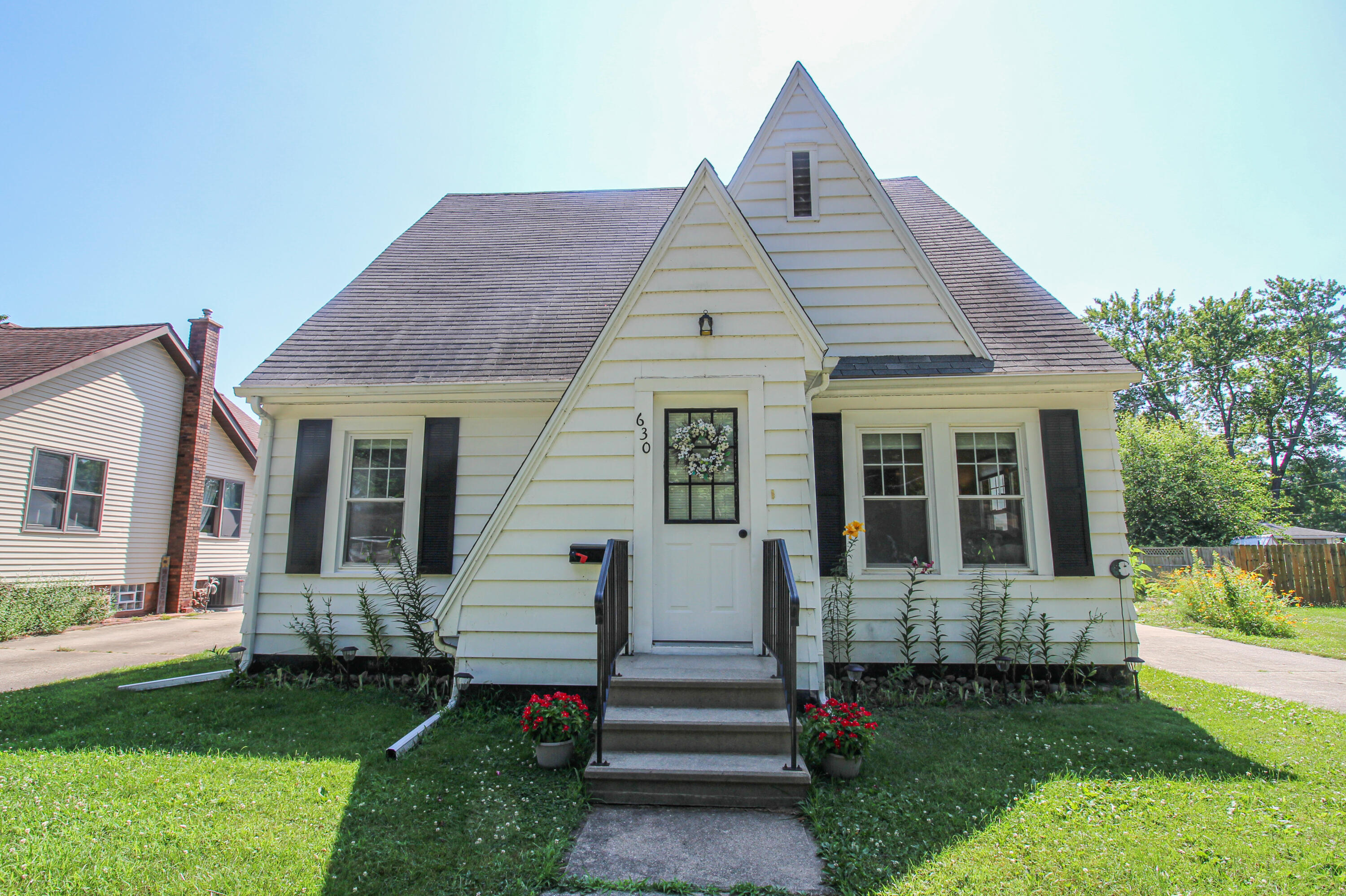 Property Photo: 630 S Lincoln Avenue MI 49093
