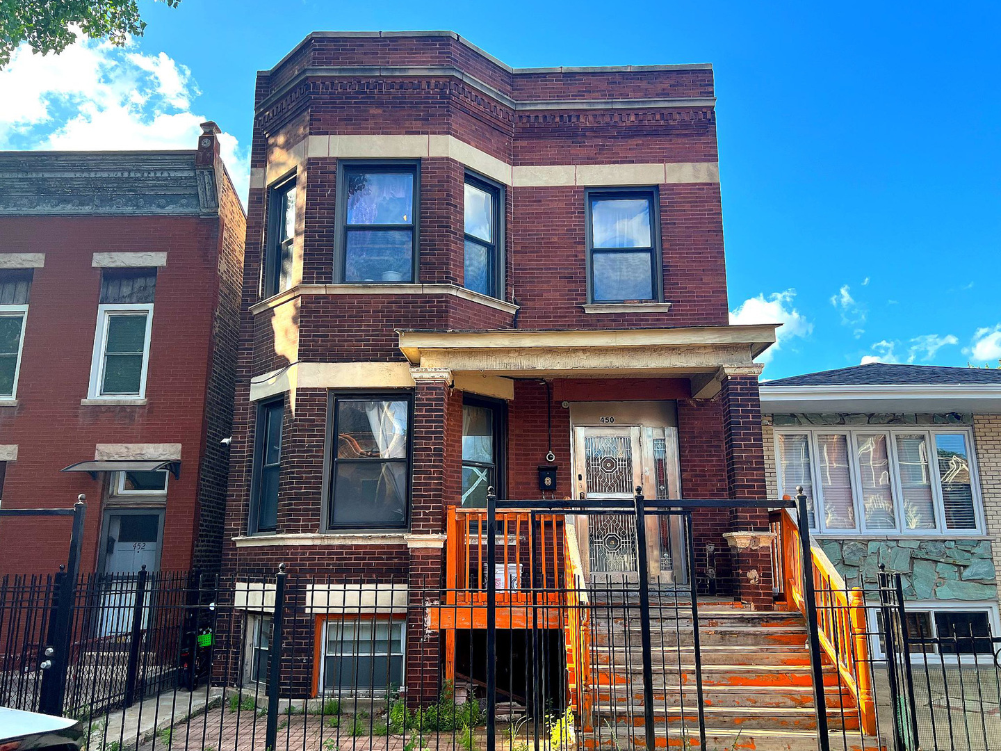 Property Photo: 450 W 29th Street IL 60616