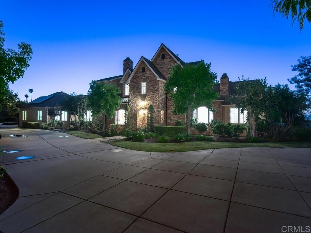 Property Photo: 32110 Dos Ninas CA 92003