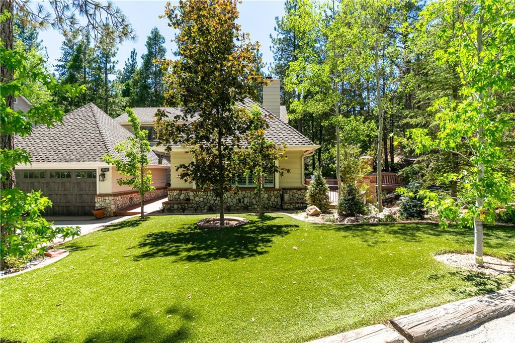 Property Photo: 514 Riviera Drive CA 92352