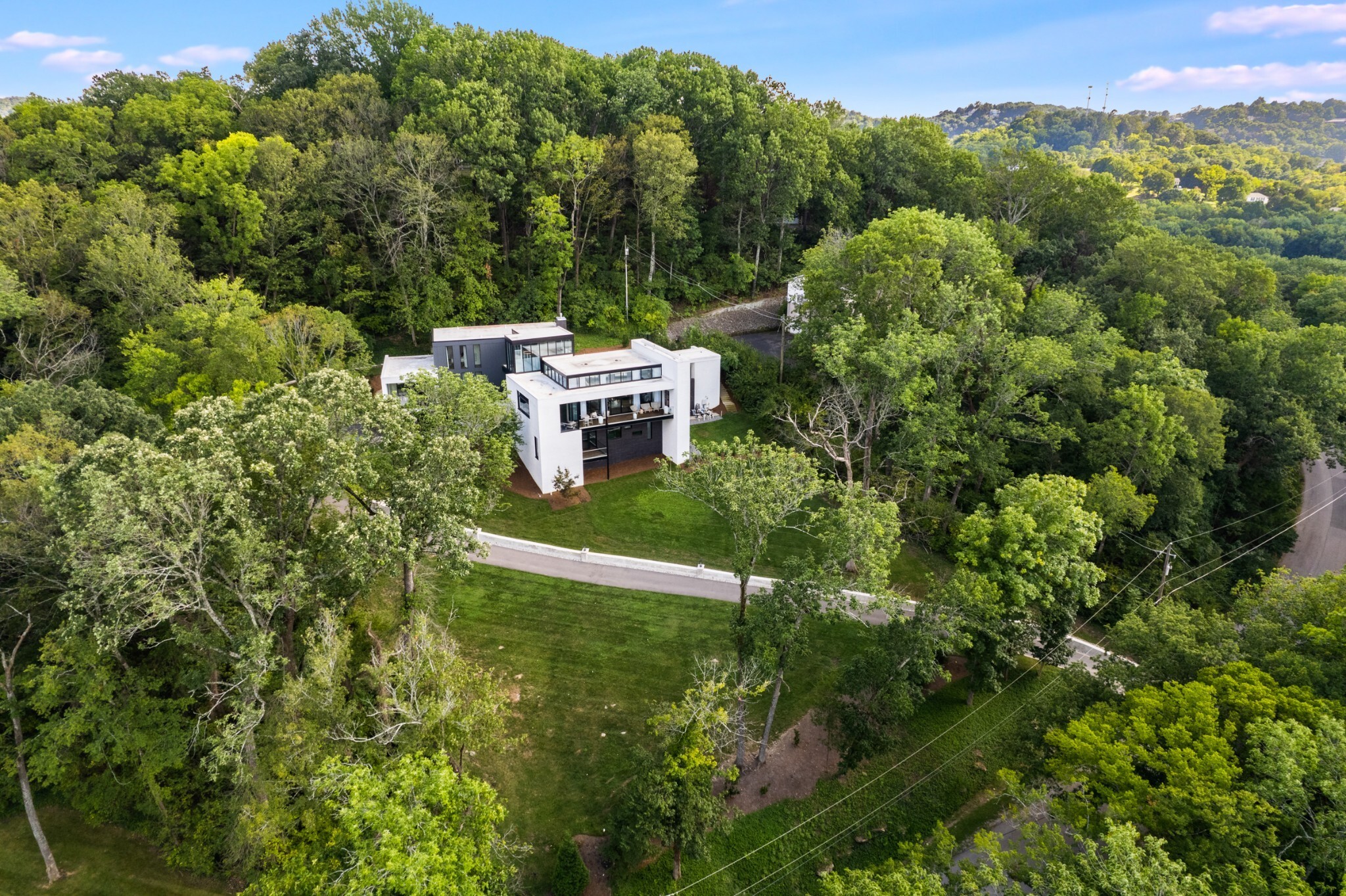 4606 Shys Hill Rd  Nashville TN 37215 photo