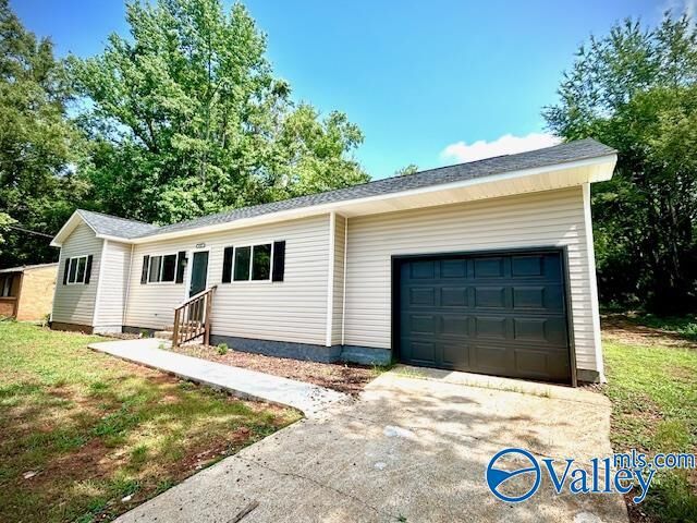 Property Photo: 4505 Lakeview Drive AL 35810