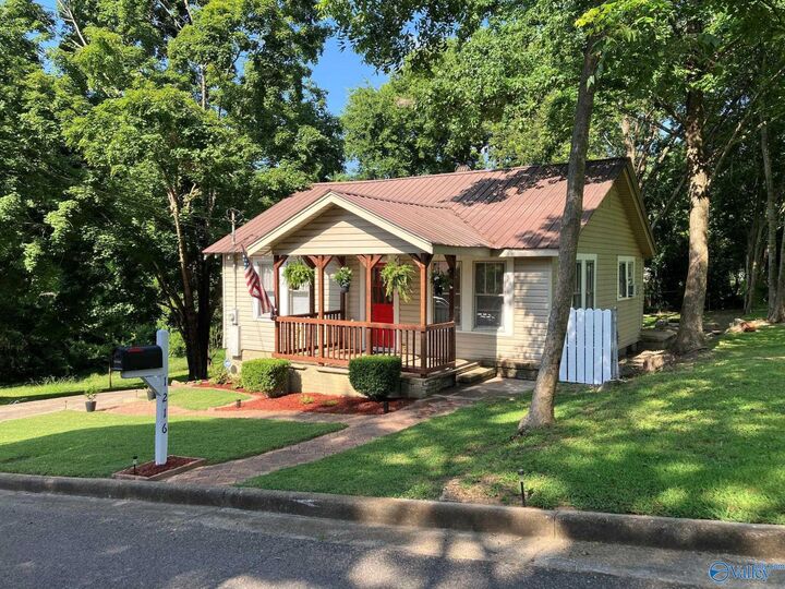 Property Photo: 1216 Belle Street AL 35904