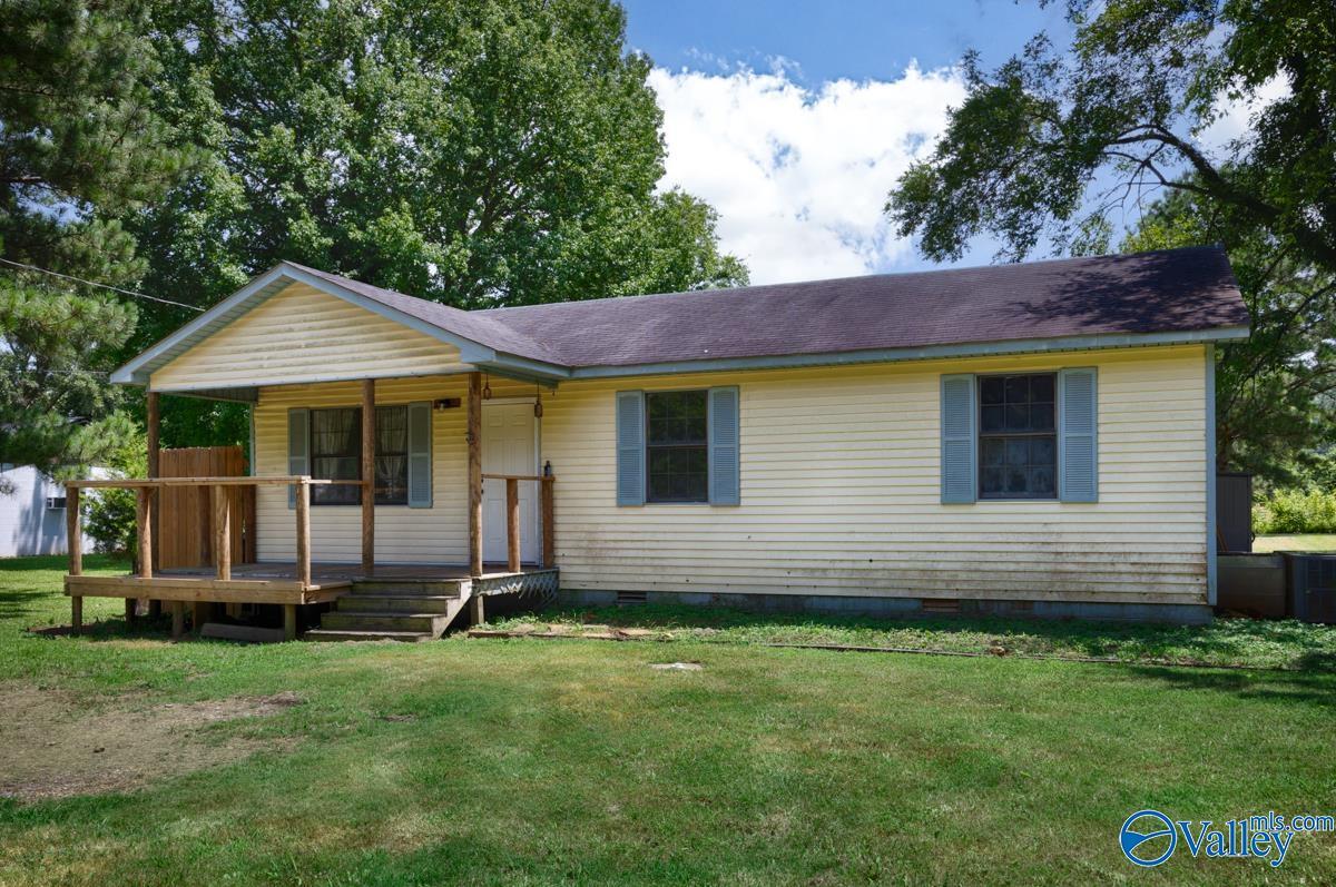 Property Photo: 462 Section Line Road AL 35748