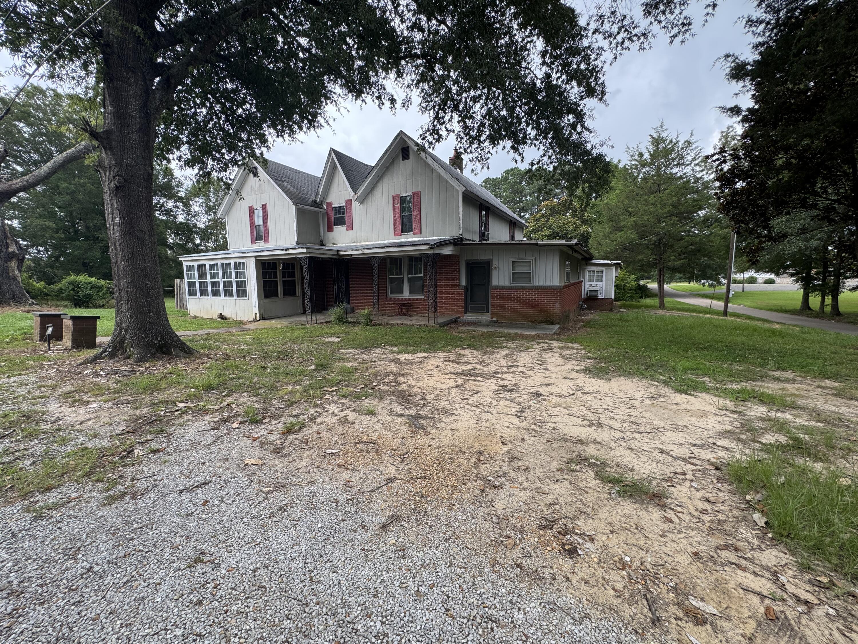 Property Photo:  96 East Jones Street  MS 38869 
