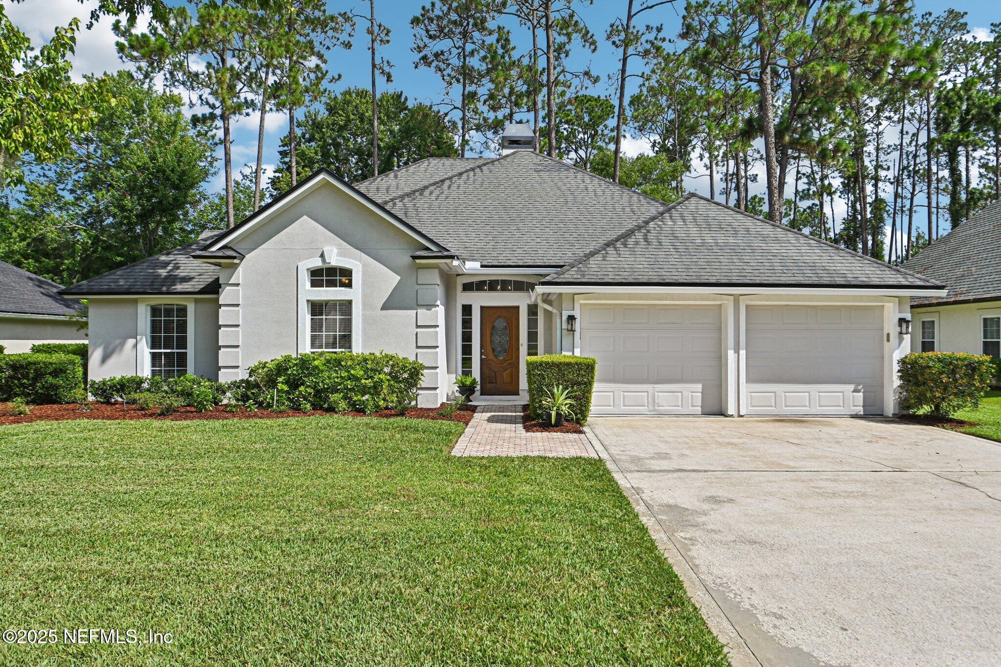 Property Photo:  1916 Woodlake Drive  FL 32003 