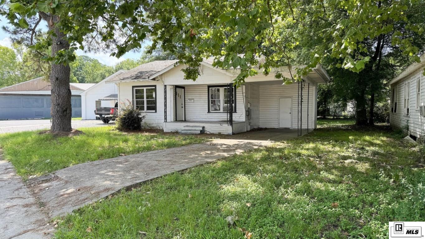 Property Photo: 613 Montgomery Avenue LA 71292